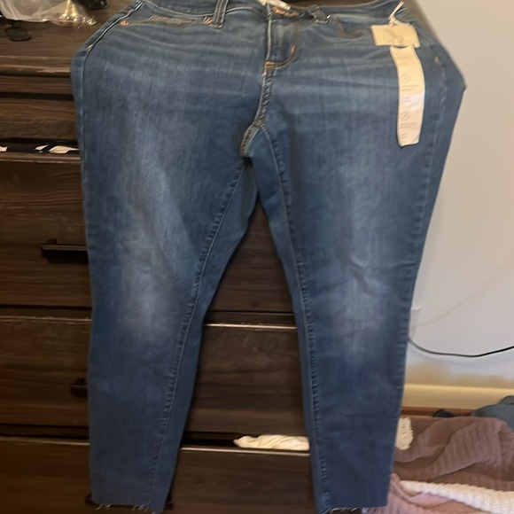 New with tags universal thread high rise skinny jeans size 2 - Picture 2 of 2